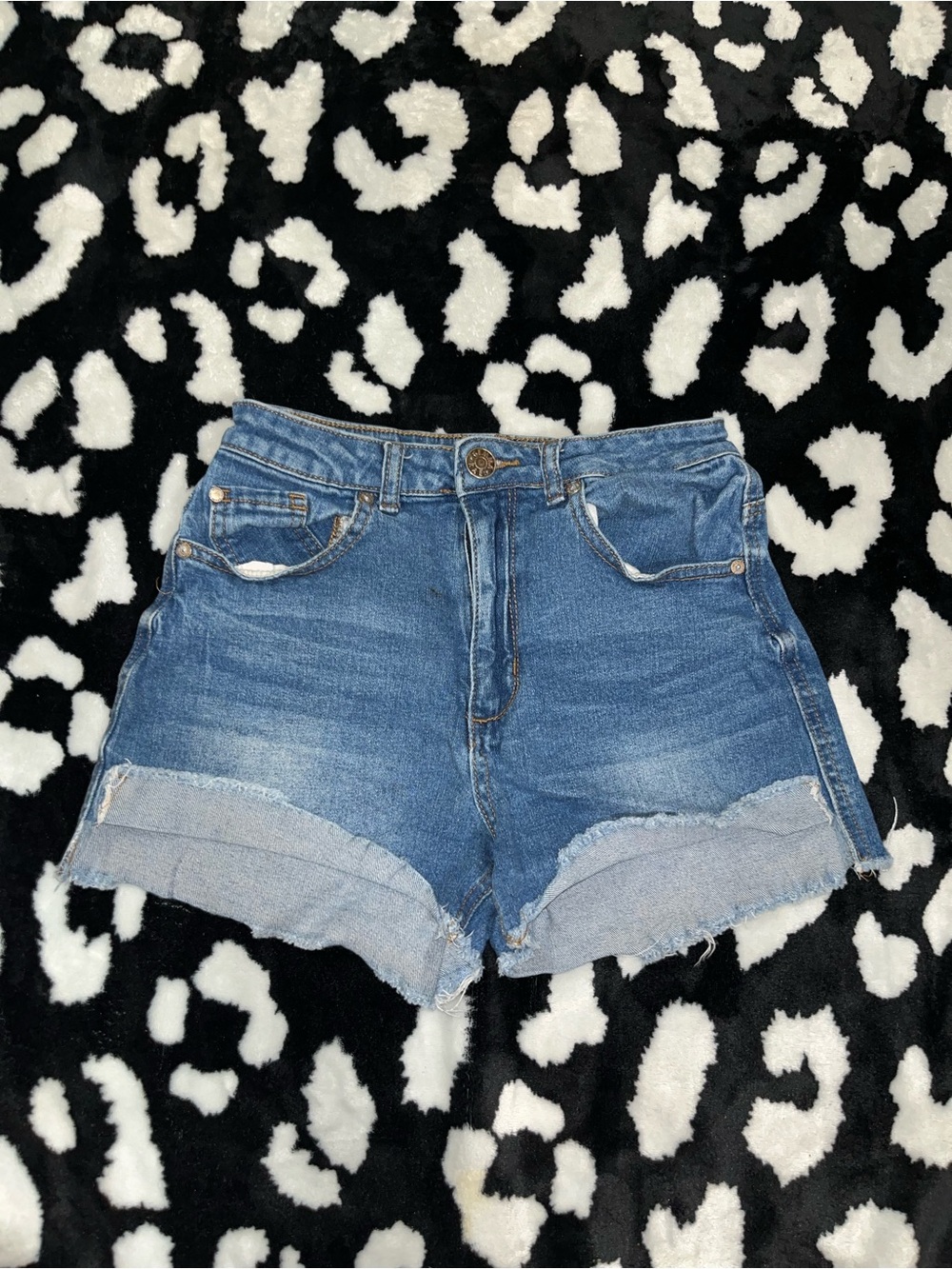 High-Waist Rolled Hem Denim Shorts in Blue